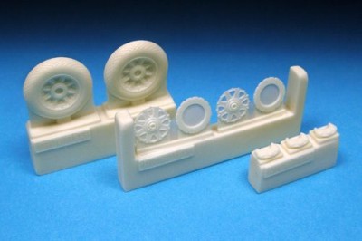 Barracuda Studios BCR48242 Grumman F8F-1 Bearcat Mainwheels Accurate early mainwheels w diamond tread tires/tyres &amp; slotted hubs on F8F-1s, including French Air Force and Blue Angels 1/48
