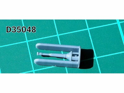 Zedval D35048 Антенный ввод с заглушкой для БТТ оснащенной радиостанциями Р-123/123М, Р-163, Р-173. (материал — смола) 1/35