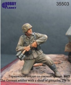 Hobby Planet 35503 Немецкий пехотинец со связкой гранат