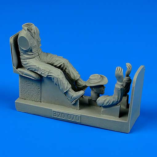 Aerobonus 320070 USAF/US Army Tow Tractor Driver 1/32