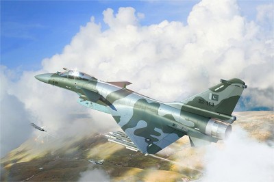 Trumpeter 01690 Истребитель J-10CE ВВС Пакистана и истребитель Rafale ВВС Индии 1/72