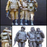 Evolution Miniatures 35034 Russian infantrymen and wounded tankman.(Chechen Republic)