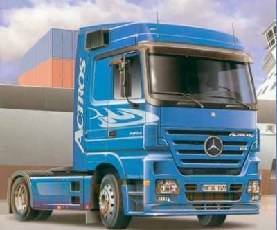 Italeri 03824 Mercedes Actros 1854 LS V8
