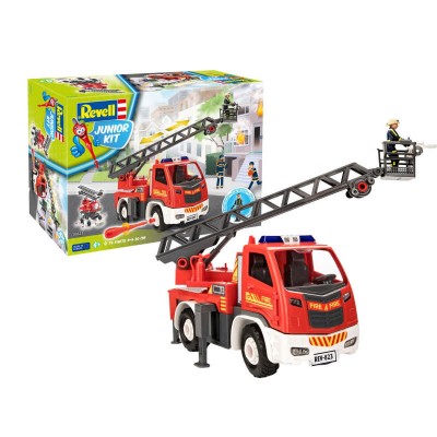 Revell 00823 Пожарная машина с лестницей и фигуркой 1/20