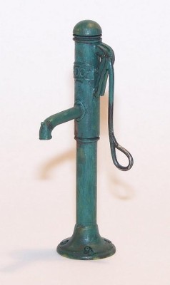 Plus model EL039 Garden pump 1:35