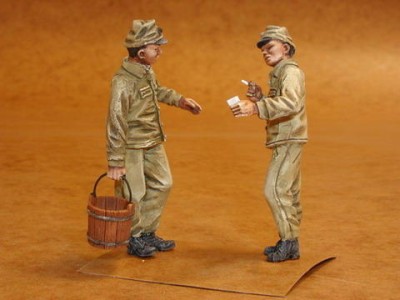 CMK F32082 Japanese mechanics WWII (2 fig) 1/32