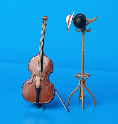 Plus model 089 Bass and clothes-tree 1:35
