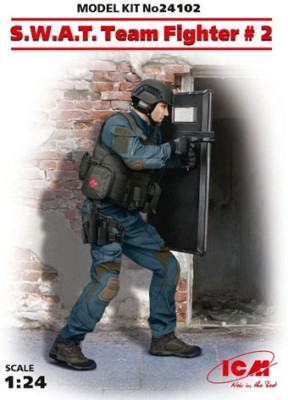 ICM 24102 Боец группы SWAT №2, 75 мм 1/24
