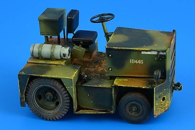 Aerobonus 320108 United Tractor G40C Tow Tractor (LPG) 1/32
