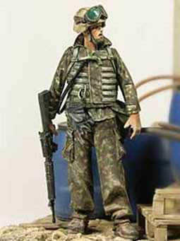 Condor F-350059 Офицер морской пехоты США с М-16, современный 1:35