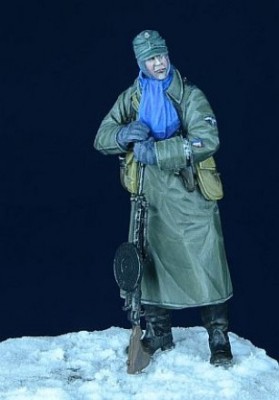 Condor F-350169 Солдат СС в шинели с советским пулеметом ДП 1:35