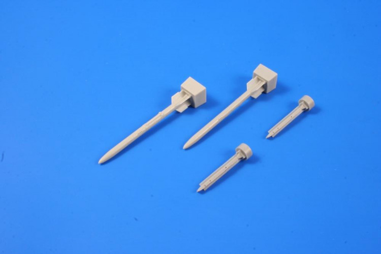 CMK 7304 AGM-88 HARM Air-to-Surface Missile + NATO / U 1/72