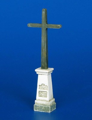 Plus model 4026 Cross on pedestal 1:48