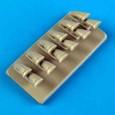 QuickBoost QB48442 P-40M/N Warhawk exhaust - fishtail (1) 1/48