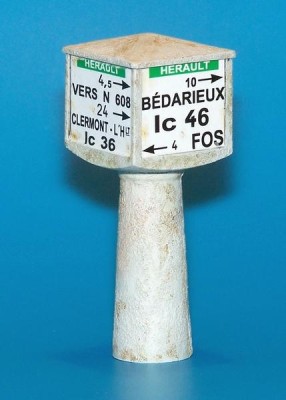 Plus model 392 Fingerpost - France 1:35