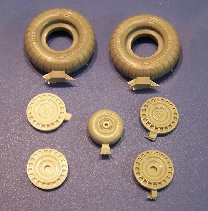 A-resin 32008 Колеса МиГ-3,Як-7/9,ЛаГГ-3,Ла-5/7,ранние Ла-9 1/32