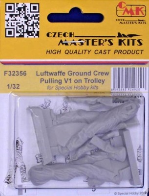 CMK F32356 Luftwaffe Ground Crew Pulling V1 on Trolley 1/32