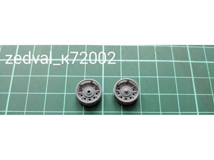 Zedval K72002 Опорные катки с внутренней аммортизацией УВЗ для Т-34 (10 катков) 1/72