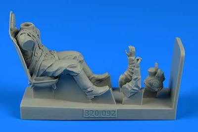 Aerobonus 320092 Soviet WWII Pilot for MiG-3 w/ seat (TRUMP) 1/32