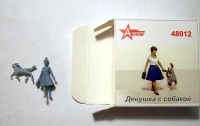 A-resin 48012 Гражданская девушка с собакой 1/48