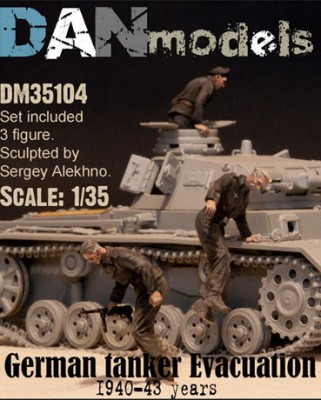 Dan models 35104 Немецкие танкисты: эвакуация из подбитого танка, 1940-43 гг. набор №4 - 3 фигуры
