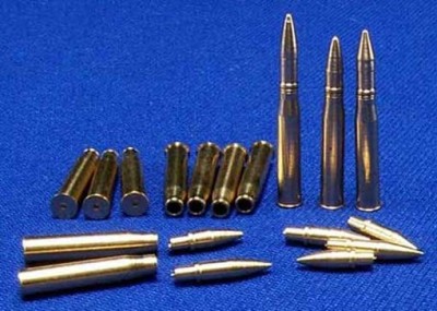 RB Model 35P01 7,5 cm KwK 40, StuK 40 3 x armour-piercing projectile 3 x armour-piercing sabot 3 x high-explosive projectile 12 x shels PzKpfw IV (F2, G, H, J),StuG (F, F2, G)