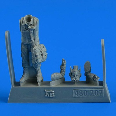 Aerobonus 480207 USAF WWII Pilot with parachute (1 fig.) 1/48