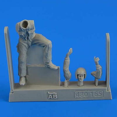 Aerobonus 480165 Warshaw Pact Aircraft Mechanic - part 1 1/48