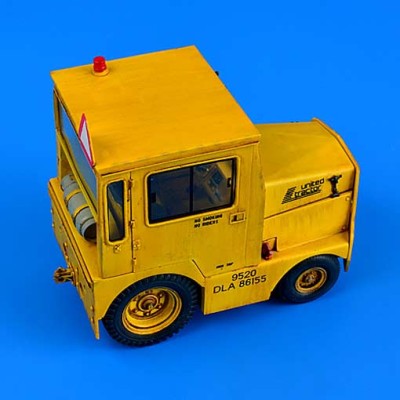 Aerobonus 320050 UNITED TRACTOR GC-340-4 A9 Cab-LPG 1/32