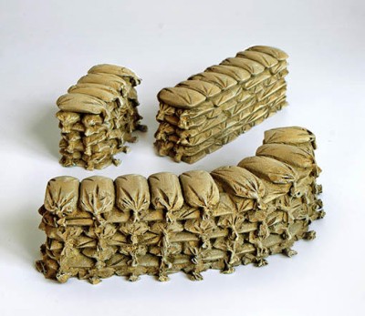 Plus model 305 Rampart of bags 1:35