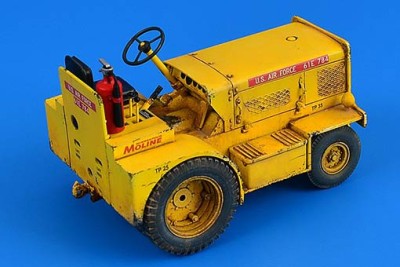 Aerobonus 320104 Minneapolis-Moline MT-40 Tow Tractor 1/32