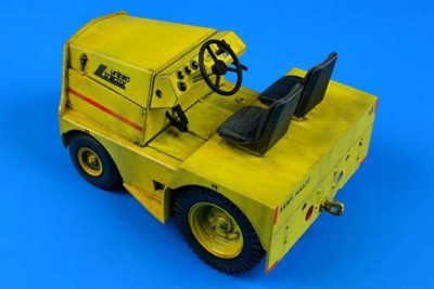 Aerobonus 320060 UNITED TRACTOR GC-340/SM340 tow tractor (dual mounting) 1/32