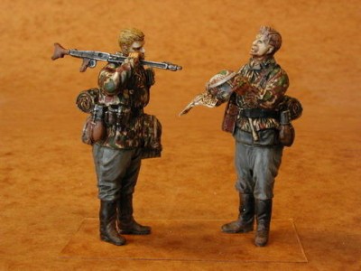 CMK F35008 Special German Infantry (SS)(2 fig. ) 1/35