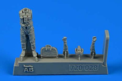 Aerobonus 720028 US NAVY Pilot with bag (Vietnam War 1965-73) 1/72