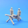 CMK F35235 Jap. Army dummy sold. and howitzer-WWII 2fig. 1/35