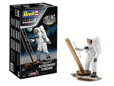 Revell 03702 Подарочный набор Аполлон-11:Астронавт на Луне 1/8