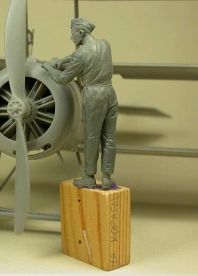 Copper State Models F32-025 RFC Air Mechanic repairing 1/32