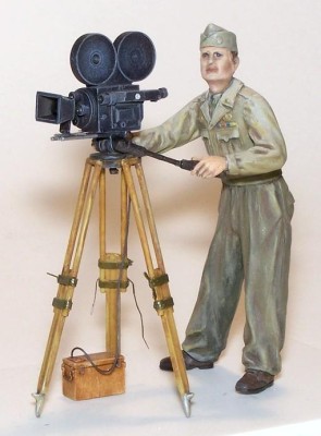Plus model 307 U. S. cameraman 1:35