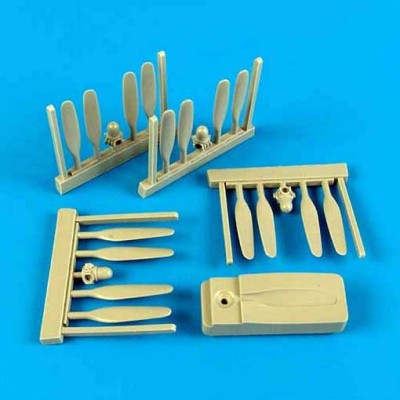 QuickBoost QB72329 B-24 Liberator propeller with tool 1/72