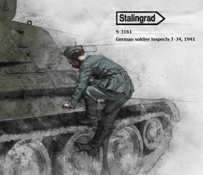 Stalingrad 3161 German soldier inspects T-34 1:35