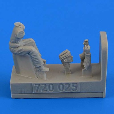 Aerobonus 720025 WWII RAF Motorcycle Driver - part 2 1/72