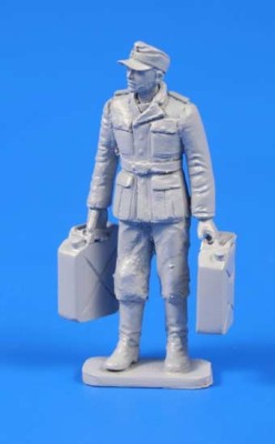 CMK F48301 German WWII Soldier wit Fuel Cans