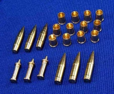 RB Model 35P24 10.5cm leFH18 3 high explosive anti-tank 3 high-explosive 3 armour-piercing, 12 shells leFH 18, Wespe 1/35