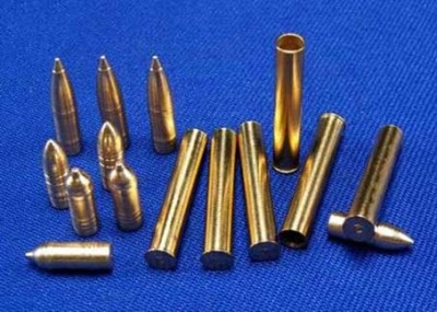 RB Model 35P29 122mm L/45 D-25 3 armour-piercing, 3 high-explosive anti tank, 3 high-explosive, 6 shells 122mm gun M1931/37, ISU-122 1/35