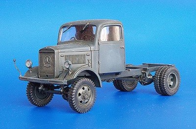 Plus model 244 Mercedes L3000 4 x 4 chassis 1:35