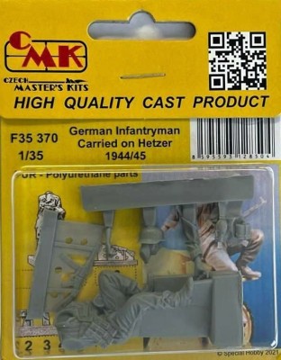CMK F35370 German Infantryman Carried on Hetzer 1944/45 1/35