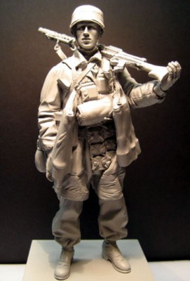 Jeffchiu's Miniatures JS120042 Германский парашютист с пулеметом, 120 мм