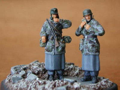 CMK F35029 German Infantry Ardennes (2 fig. ) 1/35