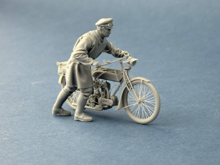 Copper State Models F35-062 Фигура, Британский курьер толкает свой мотоцикл 1/35