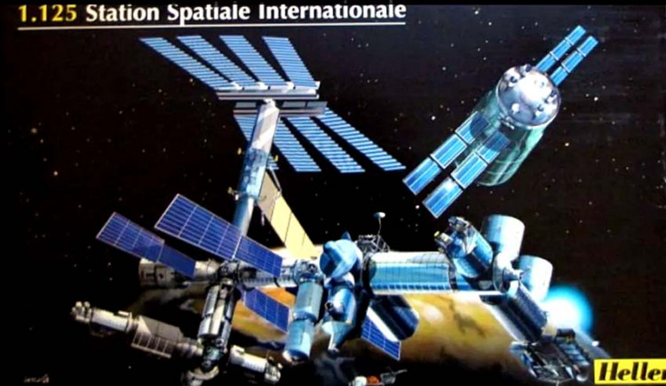 Heller 80444 International Space Station ISS 1/125